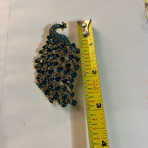 Gorgeous Peacock 🦚 Brooch - Picture 3 of 4